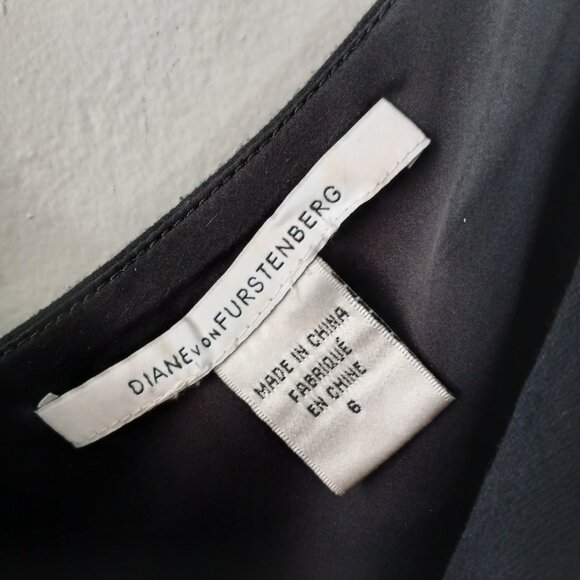 Diane Von Furstenberg Women's Sleeveless Black Dress with Ruching Size 6 V-Back - Picture 3 of 15